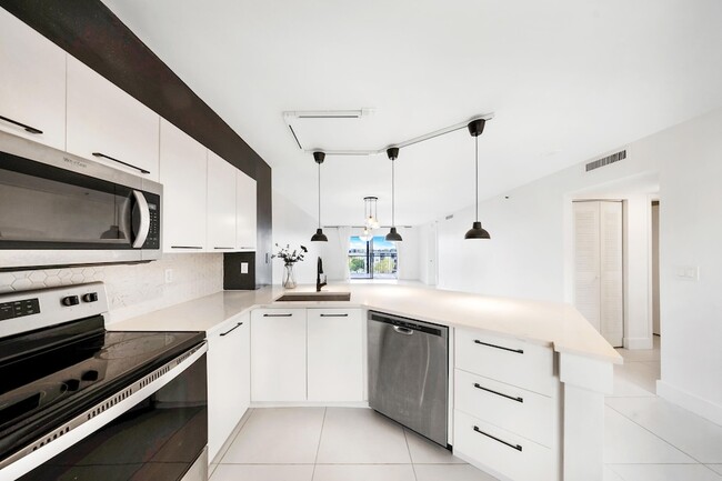 Building Photo - 2217 Cypress Island Dr Unit 602