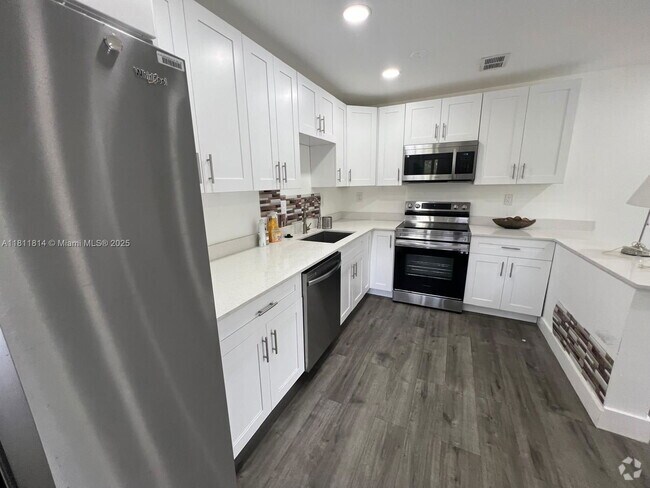 Building Photo - 4111 Stirling Rd Rental