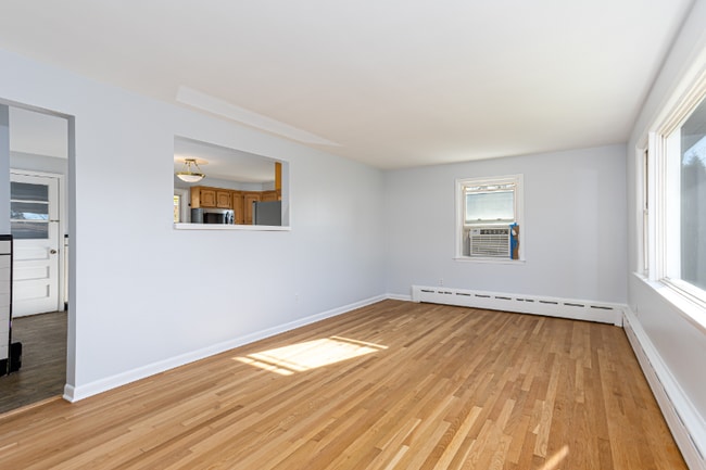Photo - 272 Hunyadi Ave