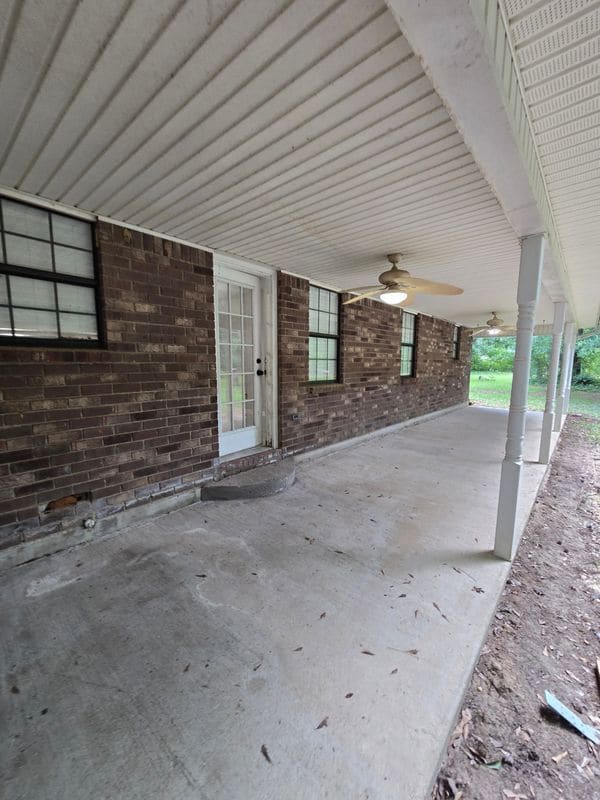 Photo - 270 Rowell Rd W