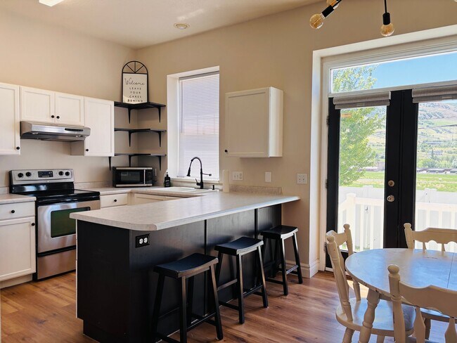 Photo - 302 E Yellow Feather Dr