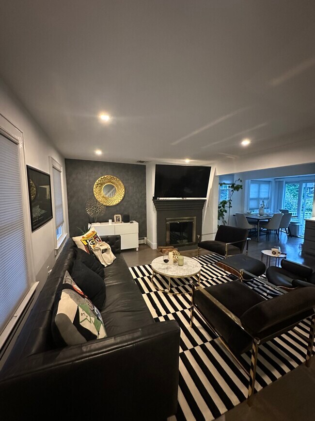 Photo - 32 S Eckar St House