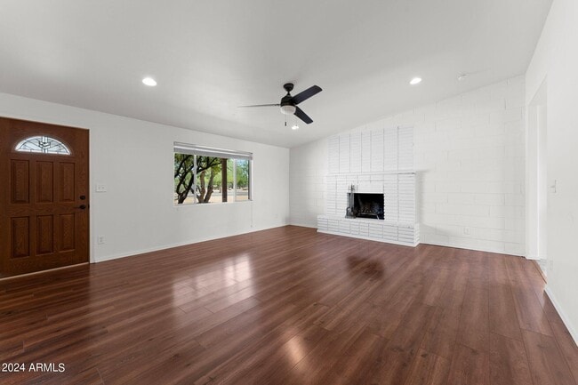 Photo - 3329 E Greenway Ln