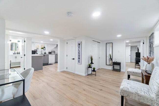 Building Photo - 65 Avenue A Unit B