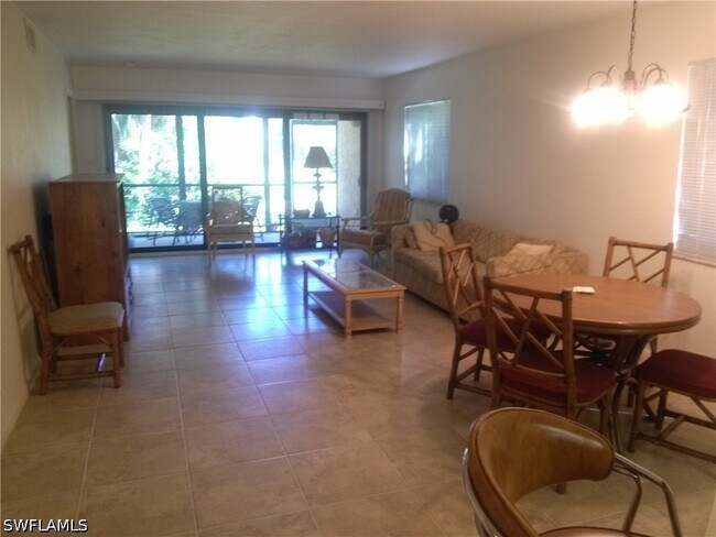 4963 Pepper Cir Unit D106