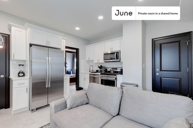 Room in Shared 4 bed/1.5 bath home in South Boston
