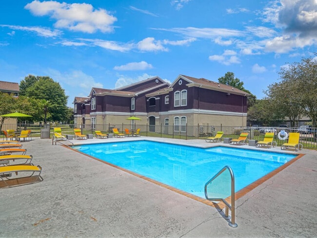 Chaise Lounge Pool Furniture - Longridge Apartments