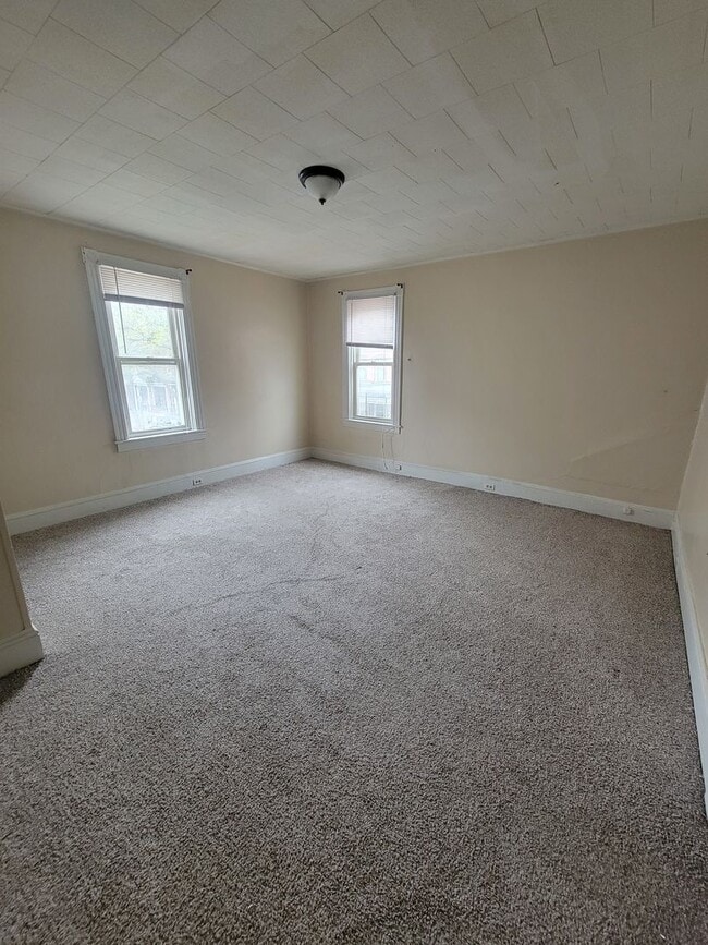 Photo - 646 W Walnut St Unit 2 (Second Floor)