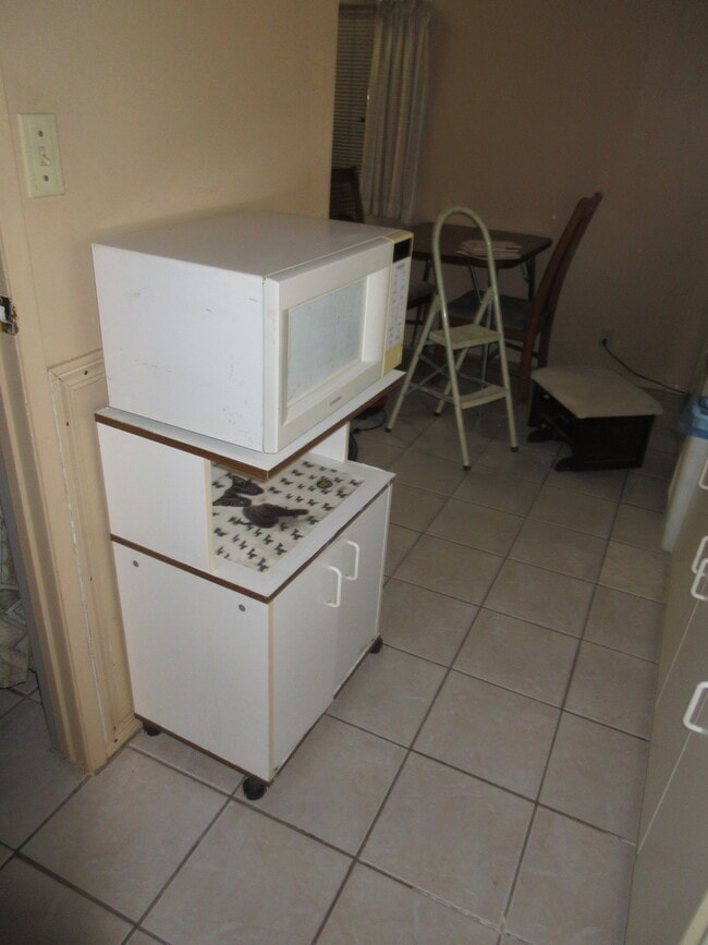 Photo - 8920 180 St NW