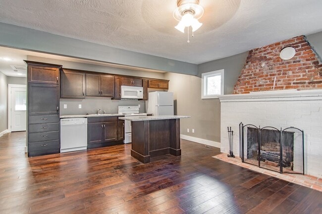 Photo - COLLEGE PRE-LEASING