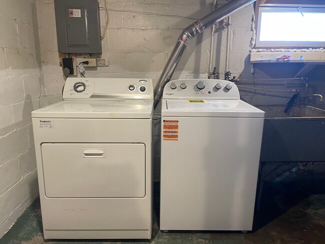 Photo - 526 1/2 E 7th St