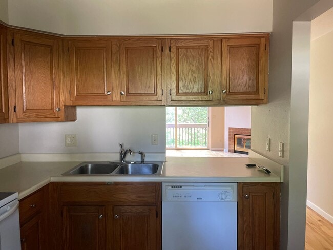 Photo - 2 Bed/1.5 Bath Condo Close to UIHC!