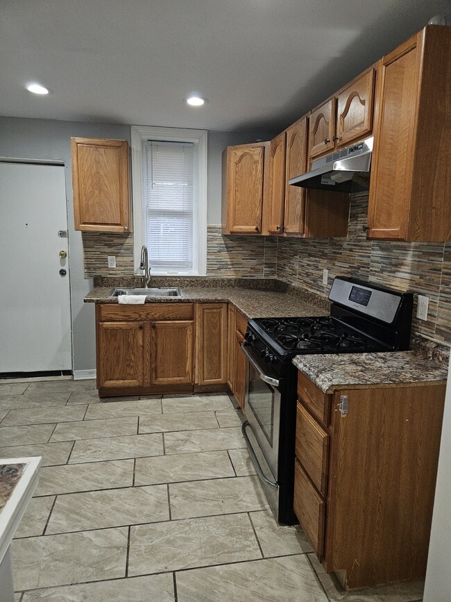 Photo - 1528 W Oakdale St