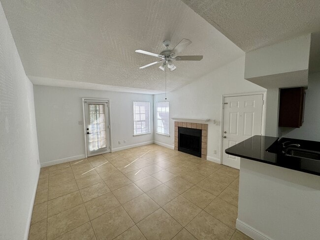 Photo - 5533 Chrishire Way