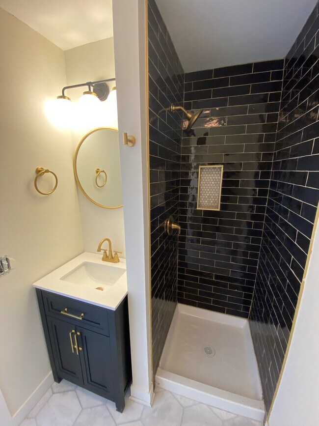 Photo - 1322 W Ohio St Unit 1R