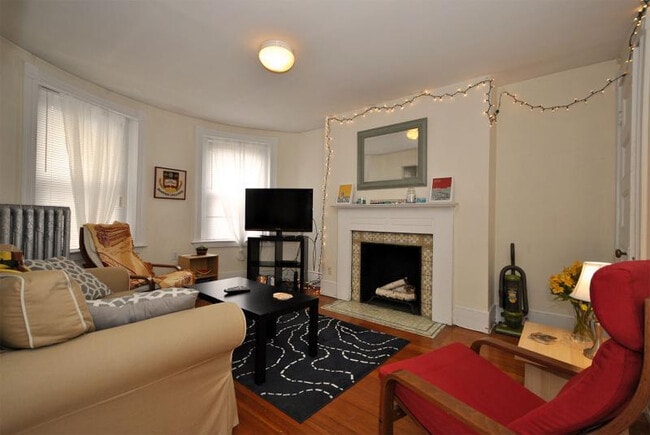 Building Photo - 44 Linden St Unit 4