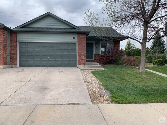 Building Photo - STUDENTS WELCOME! 3 Bed, 2 Bath Duplex in ... Rental