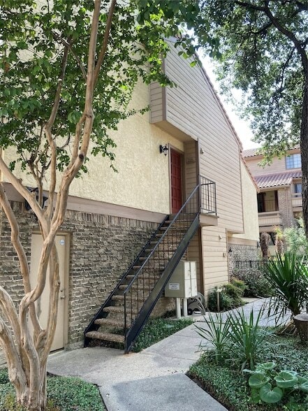 Building Photo - 7640 W Greenway Blvd Unit 2D