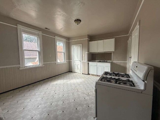 An affordable 2-bedroom, 1-bath unit available now!