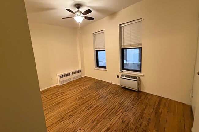 Photo - 160 E 91st St