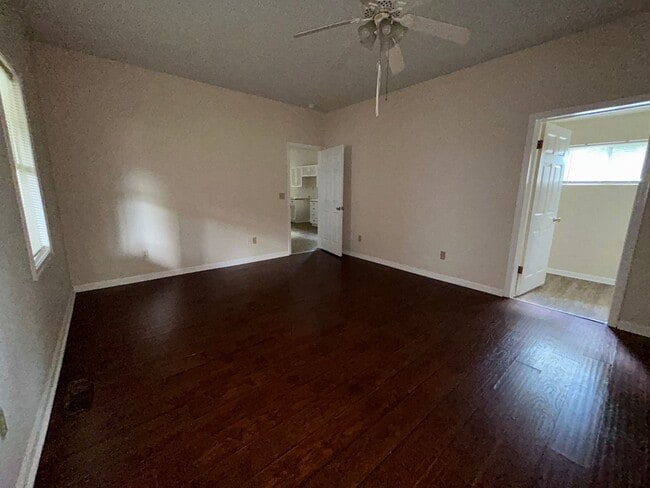 Photo - 108 Banks St