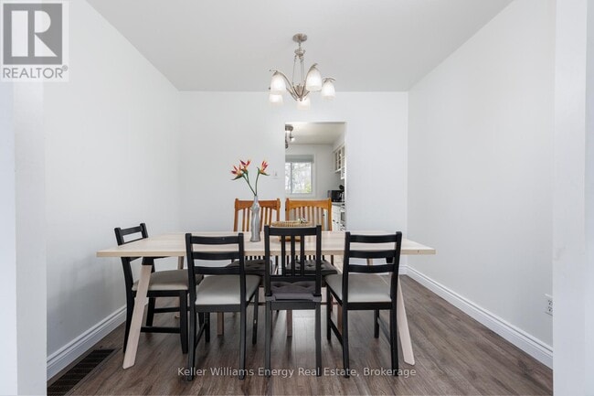 Photo - 660 Grey St