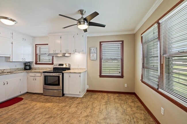 Photo - 6728 Avenue Q