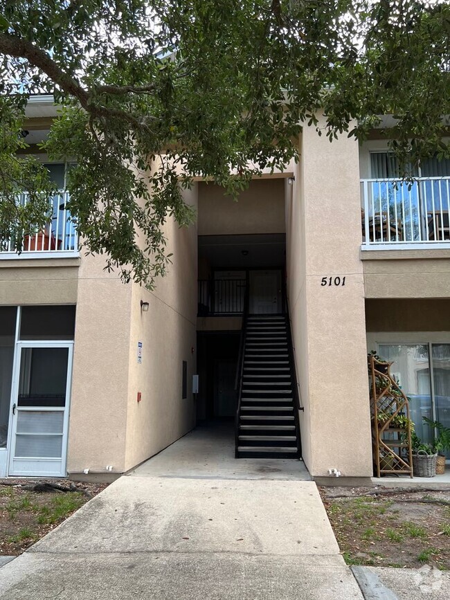 Building Photo - All tiled 3/2 2nd floor condo for rent in ...