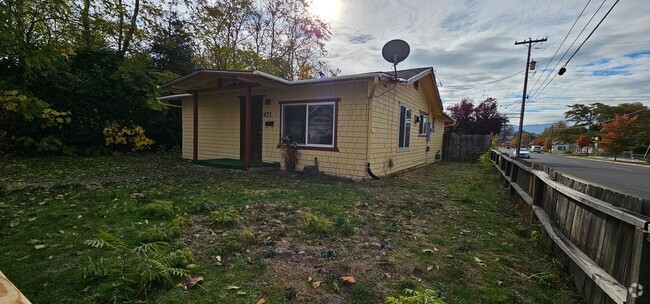 Building Photo - Charming Home Close to Downtown Grants Pass