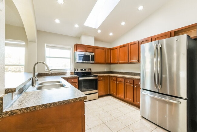 Photo - 137 Thornbury Dr
