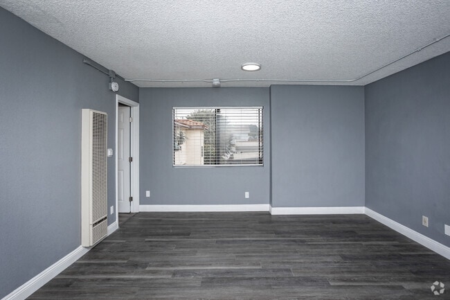 Studio - 360SF - Living Room/Dining Room