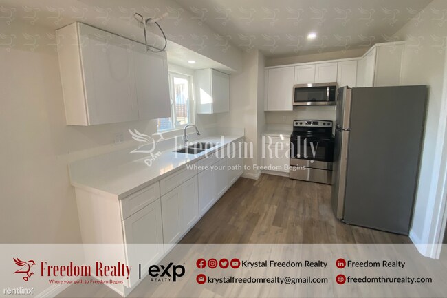 Photo - 2 br, 1 bath Triplex - 1765 Los Feliz Driv...