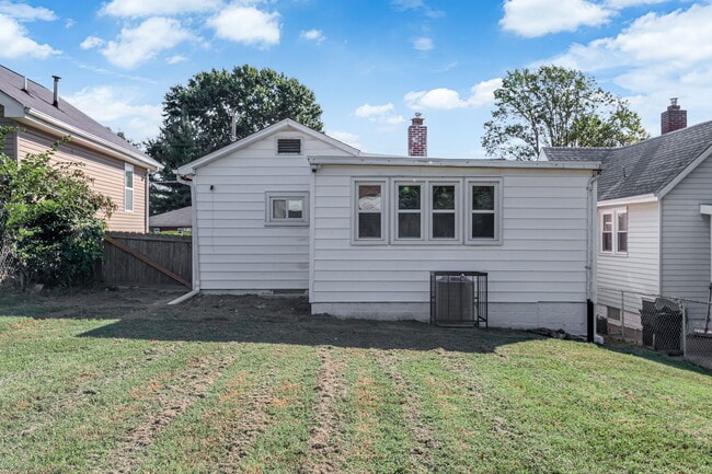 Photo - 9919 Clyde Ave