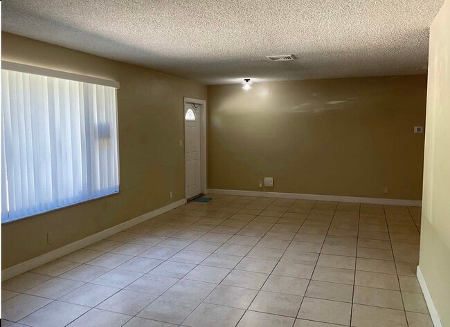 Photo - 812 Johnson St