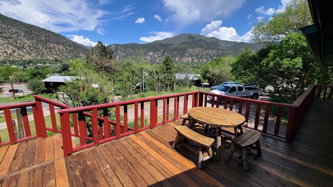 Photo - 719 Red Mountain Dr