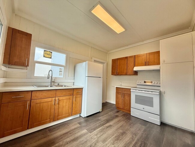 Building Photo - Newly Upgraded 2 Bedroom / 1 Bathroom House in Wailuku! Pet friendly!