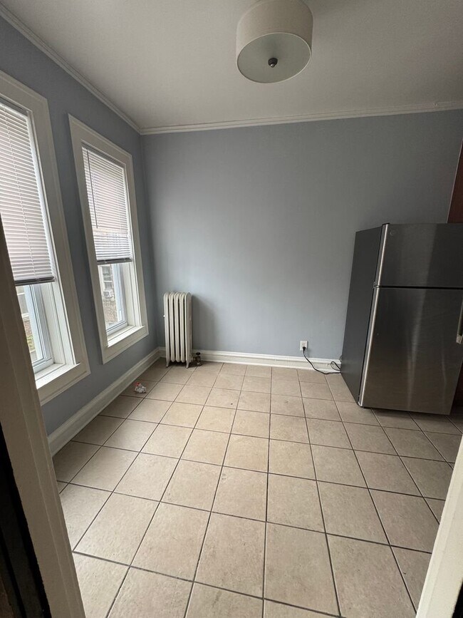 5021 N Damen Ave Unit 2