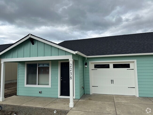 Building Photo - Brand new Medford Duplex for Rent! Rental