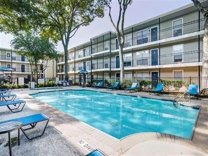 Photo - 2825 Bellefontaine Blvd