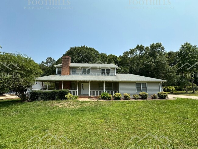 Comfort & Space in a Great Location! 3-Bed... - Comfort & Space in a Great Location! 3-Bed... House