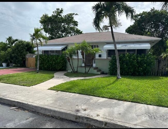 Building Photo - 727 S M St Rental