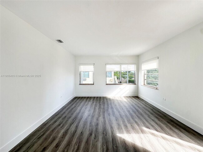 Photo - 1920 Biarritz Dr Unit 4