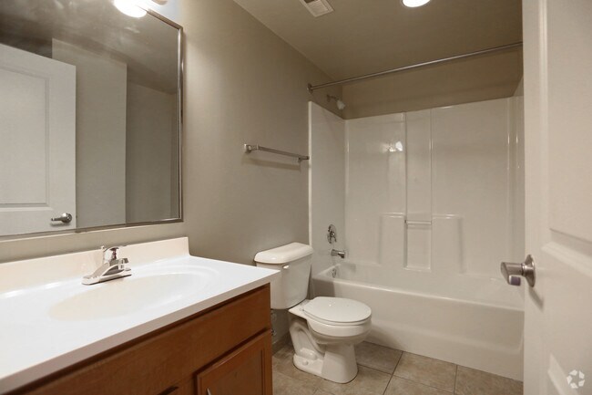 1BR, 1BA - 665 SF