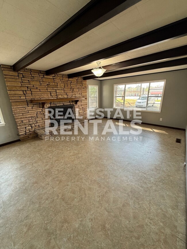 Photo - 688 Sutton Bridge Rd