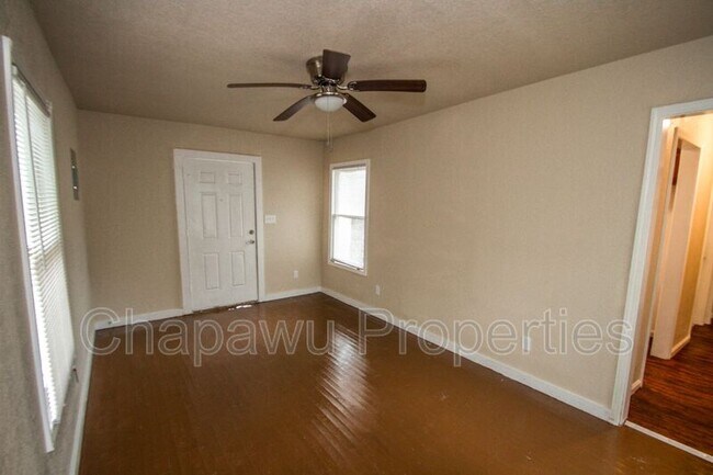 Photo - 930 Poinsettia St