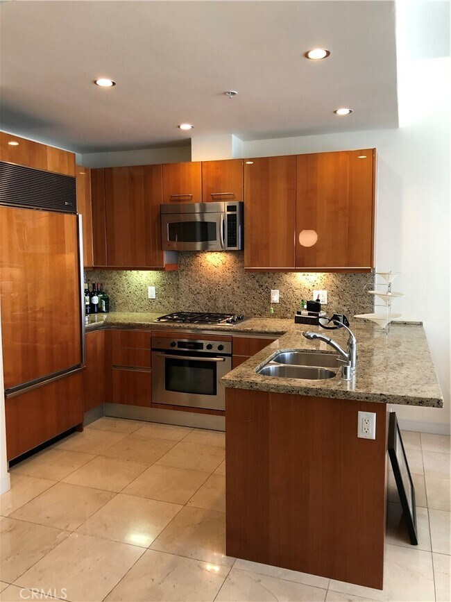 Photo - 550 Front St