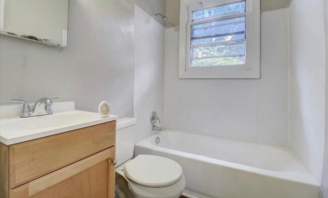 Photo - 2711 School House Rd Unidad A