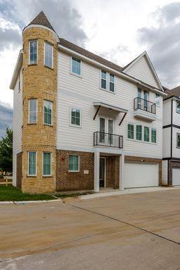 Building Photo - 200 S Village Way Rental