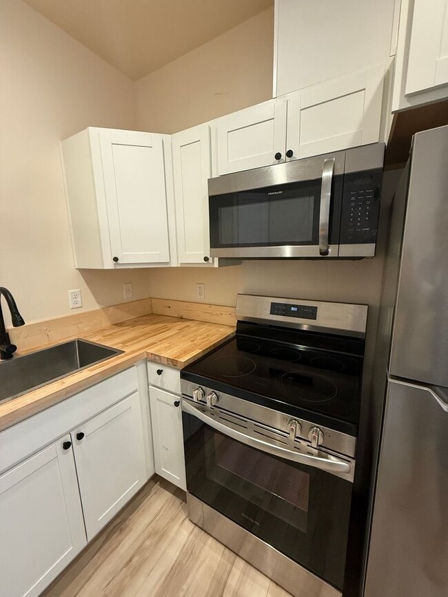 Photo - Stoltzfus-PM-026-0265 Unit 2221 Union Ave A