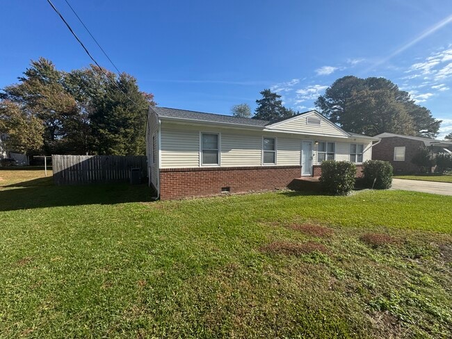 Building Photo - 3332 Macdonald Rd